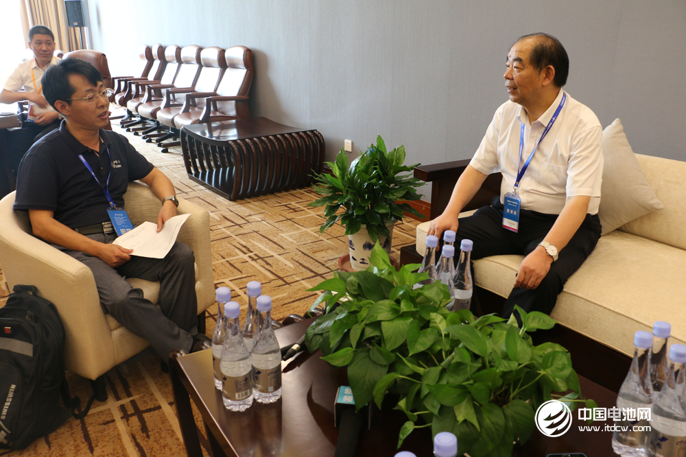 多氟多董事長李世江接受中國電池網(wǎng)創(chuàng)始人\電池百人會秘書長于清教采訪 多氟多董事長李世江接受中國電池網(wǎng)創(chuàng)始人\電池百人會秘書長于清教采訪