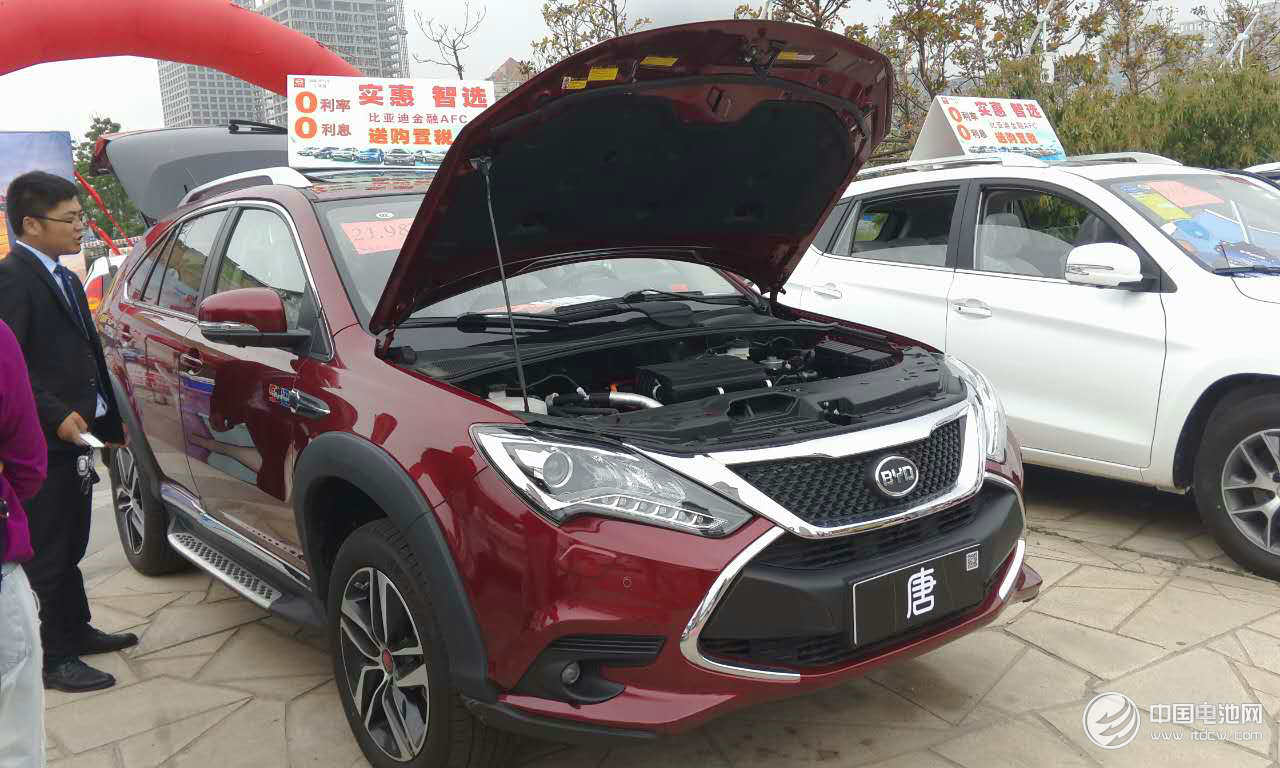 萬(wàn)鋼部長(zhǎng)座談?wù){(diào)研新能源車(chē)技術(shù)熱點(diǎn) 安全是汽車(chē)界關(guān)注焦點(diǎn)