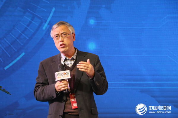 唐有根:未來5到10年金屬燃料電池一定有巨大發展空間 唐有根:未來5到10年金屬燃料電池一定有巨大發展空間