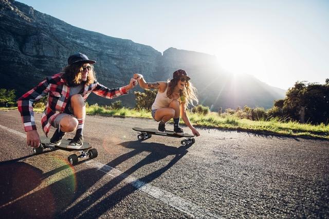 Raptor 2電動(dòng)滑板號(hào)稱最強(qiáng) 可以續(xù)航40公里 Raptor 2電動(dòng)滑板號(hào)稱最強(qiáng) 可以續(xù)航40公里