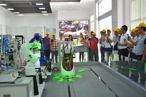 國產機器人上半年賣了27億元 受日本打壓利潤薄如刀片