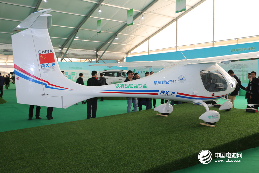我國(guó)第一款電動(dòng)力雙座輕型運(yùn)動(dòng)飛機(jī)銳翔1E 我國(guó)第一款電動(dòng)力雙座輕型運(yùn)動(dòng)飛機(jī)銳翔1E