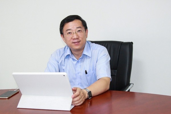 圖為比亞迪海外太陽能銷售總經(jīng)理趙彤 圖為比亞迪海外太陽能銷售總經(jīng)理趙彤