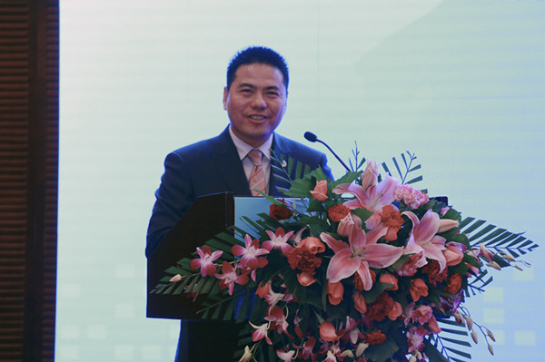 遠(yuǎn)東控股集團(tuán)創(chuàng)始人、董事局主席、黨委書記蔣錫培在簽約儀式上發(fā)言