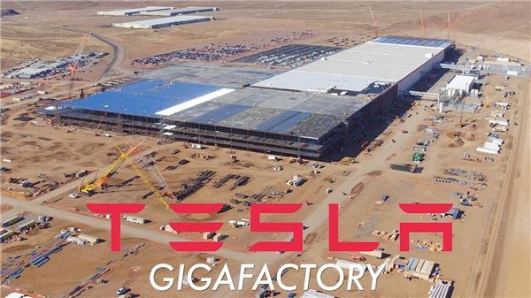 內華達沙漠中的特斯拉超級電池廠