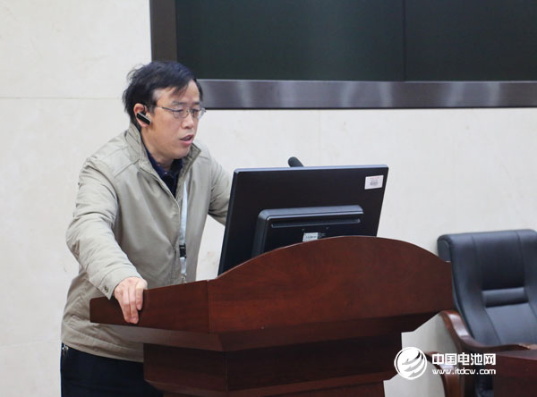 主持人中南大學(xué)化學(xué)電源與材料研究所唐有根教授