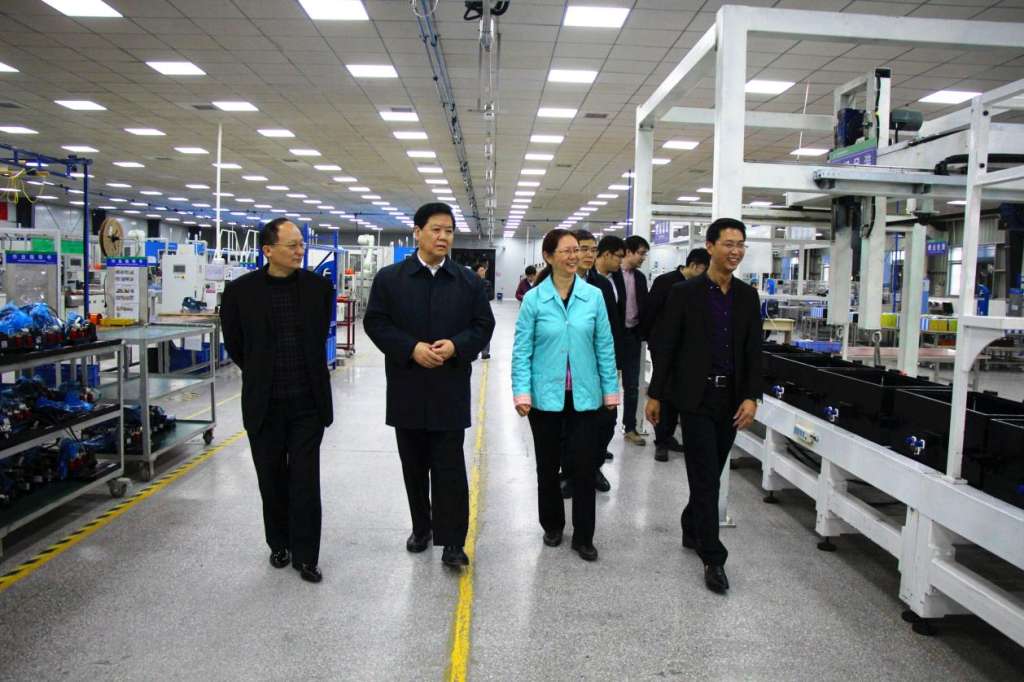 工信部原材料司副司長余薇一行參觀遠東福斯特