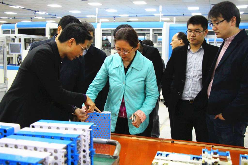 工信部原材料司副司長余薇一行參觀遠東福斯特