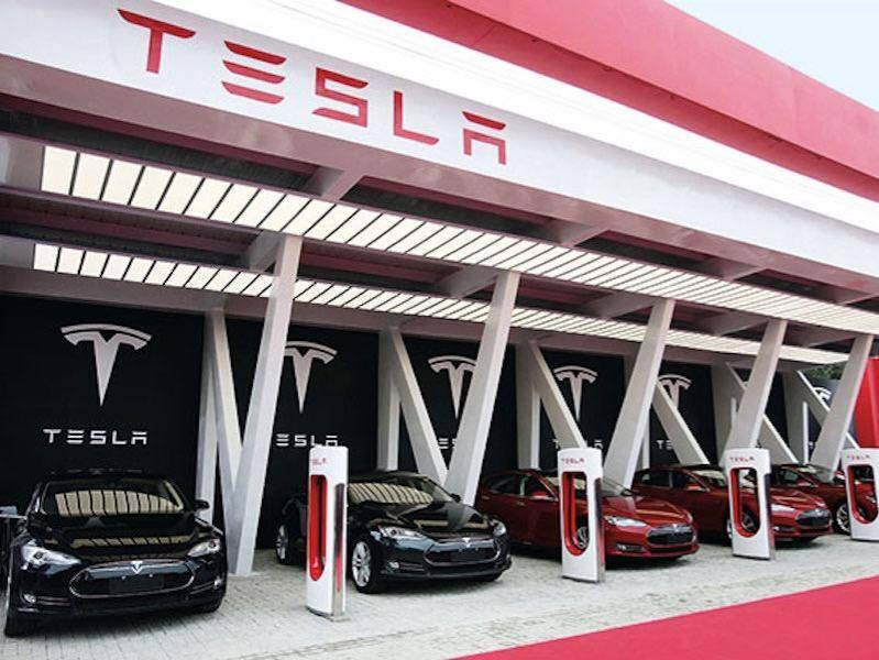 特斯拉計劃在2017年將充電樁數量翻倍 充電難的問題能解決嗎？