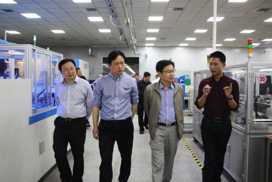 李志剛一行參觀福斯特PACK生產車間