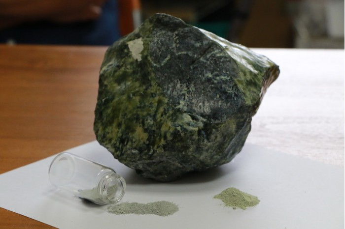 臺(tái)灣教授成功研制天然礦電池 比石墨烯更優(yōu)異