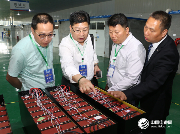 與會(huì)嘉賓參觀奧冠集團(tuán)山東生產(chǎn)基地