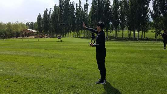 Spark無(wú)人機(jī)室外手勢(shì)控制演示