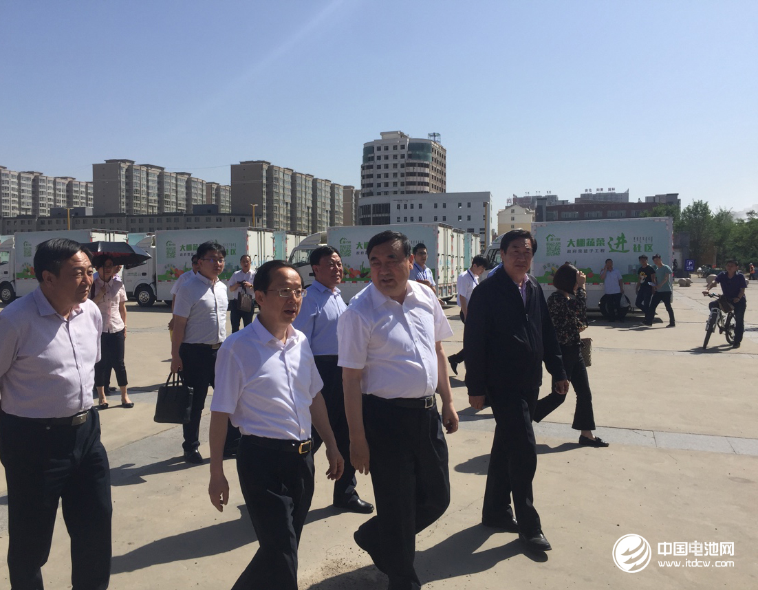 呼和浩特市市委書記云光中考察新沃運(yùn)力菜籃子直通車進(jìn)社區(qū)項(xiàng)目