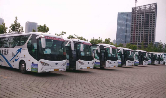 凸顯“綠色”會(huì)風(fēng) 比亞迪C9純電動(dòng)客車(chē)再次護(hù)航夏季達(dá)沃斯 凸顯“綠色”會(huì)風(fēng) 比亞迪C9純電動(dòng)客車(chē)再次護(hù)航夏季達(dá)沃斯