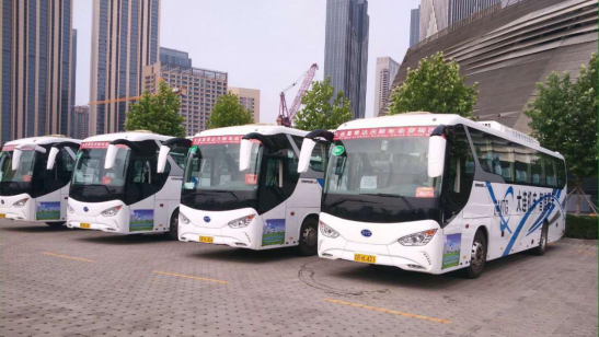 凸顯“綠色”會(huì)風(fēng) 比亞迪C9純電動(dòng)客車(chē)再次護(hù)航夏季達(dá)沃斯 凸顯“綠色”會(huì)風(fēng) 比亞迪C9純電動(dòng)客車(chē)再次護(hù)航夏季達(dá)沃斯