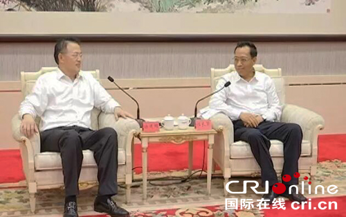 汕頭市委書記陳良賢(右)、正道集團有限公司首席執行官徐建國(左) 汕頭市委書記陳良賢(右)、正道集團有限公司首席執行官徐建國(左)