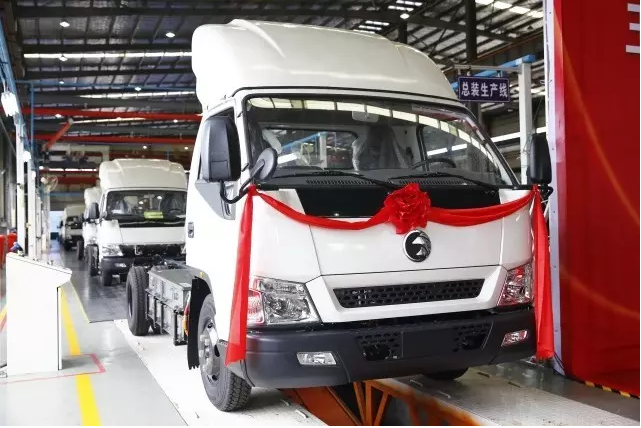 玉柴首批百輛新能源汽車8月15日在南寧交付