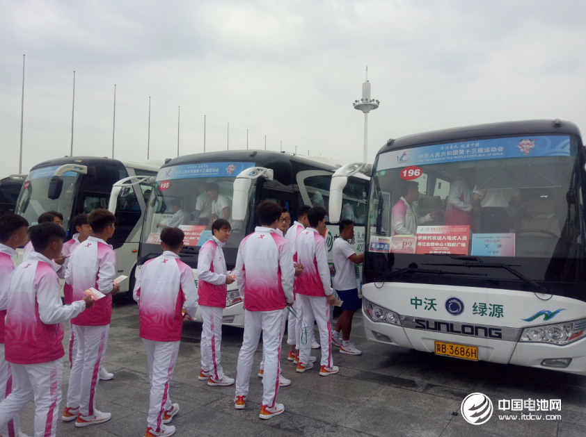 沃特瑪創新聯盟純電動大巴接送參賽代表團