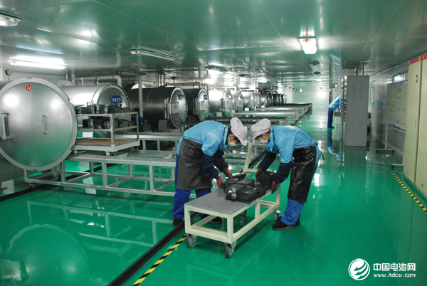 吉林中聚致力于將企業建設成為世界級領先的鋰離子動力電池制造商和系統集成商,推進綠色節能和低碳減排事業。 吉林中聚致力于將企業建設成為世界級領先的鋰離子動力電池制造商和系統集成商,推進綠色節能和低碳減排事業。