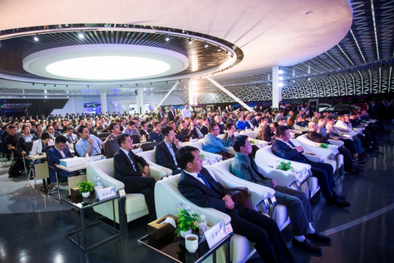 特銳德發(fā)布”汽車充電網(wǎng)”與“新能源微網(wǎng)”雙向融合系統(tǒng)