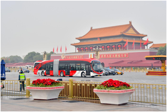 獻禮十九大 銀隆新能源18米純電動BRT在北京上線運營