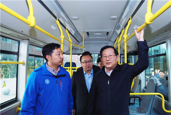 萬(wàn)鋼視察北京億華通 指出氫燃料電池客車(chē)發(fā)展方向