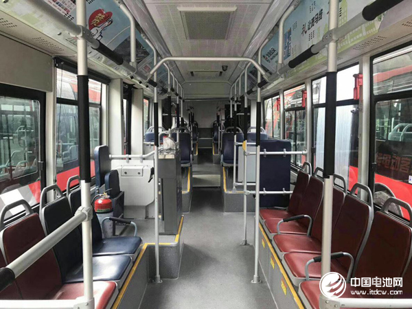 18米純電動公交車內(nèi)部更寬敞