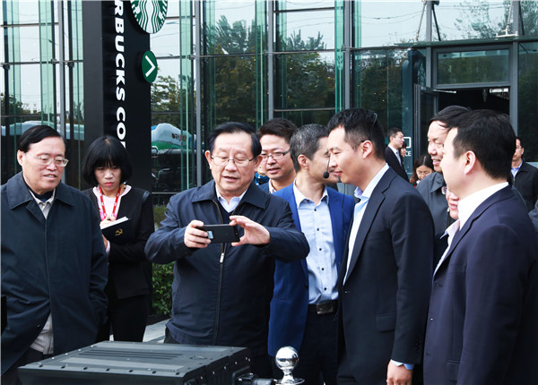 萬鋼視察北京億華通 指出氫燃料電池客車發展方向