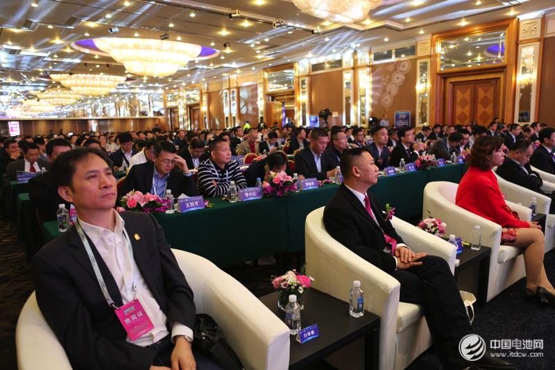 第5屆鋰電“達沃斯”論壇現場 第5屆鋰電“達沃斯”論壇現場