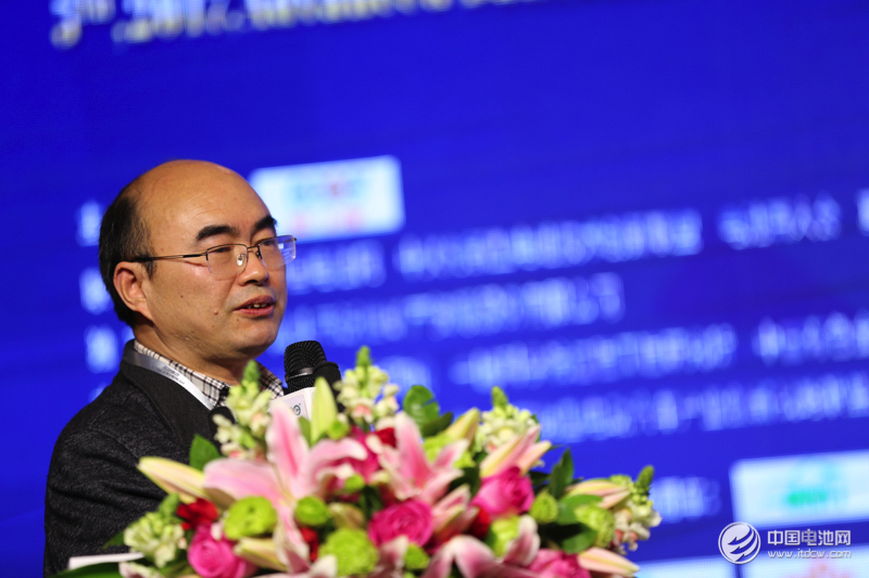 中南大學(xué)冶金學(xué)院教授、博士生導(dǎo)師胡國榮