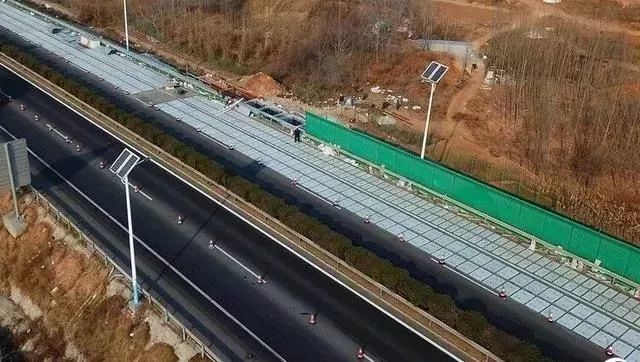 全球首條光伏高速公路