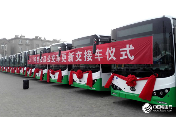 打造“綠色交通”示范樣板 青島投放372輛比亞迪純電動(dòng)公交車