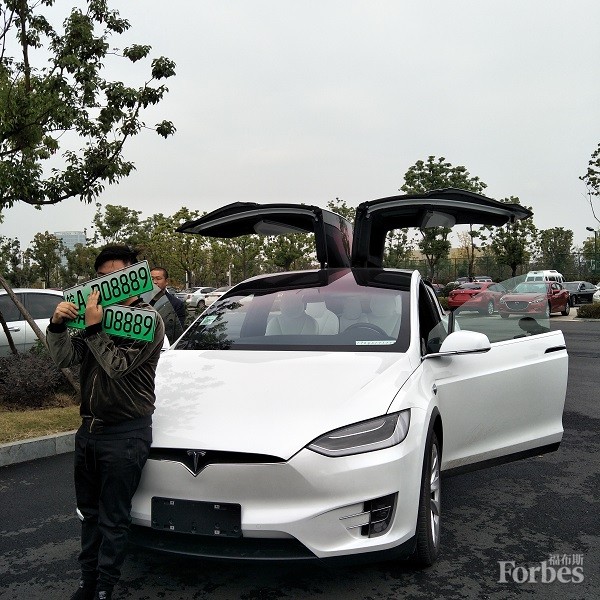 小圖合肥首張新能源號牌發(fā)放 車牌號皖A(yù)D09888.jpg