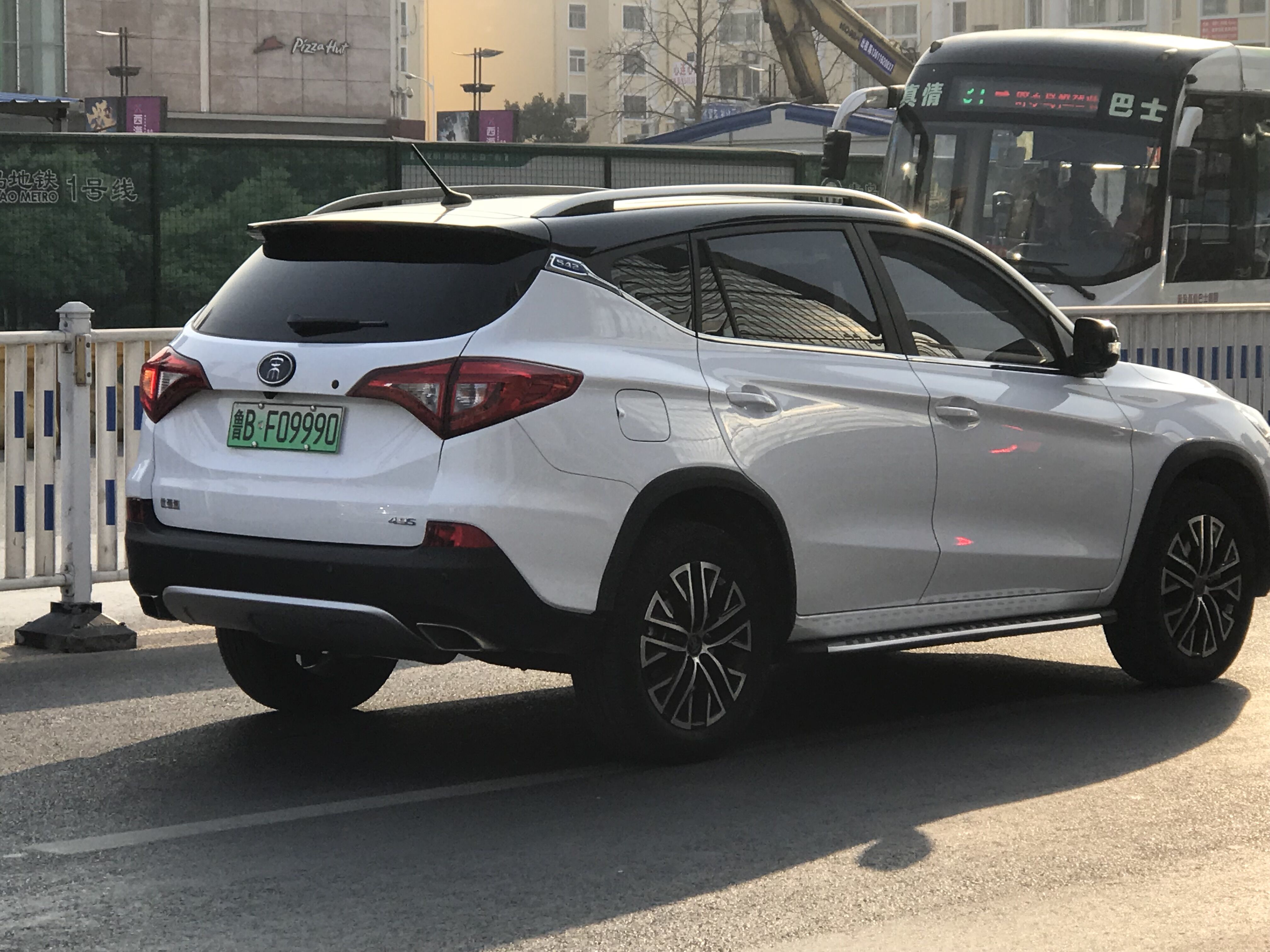 而今青島街頭新能源車逐漸多了起來