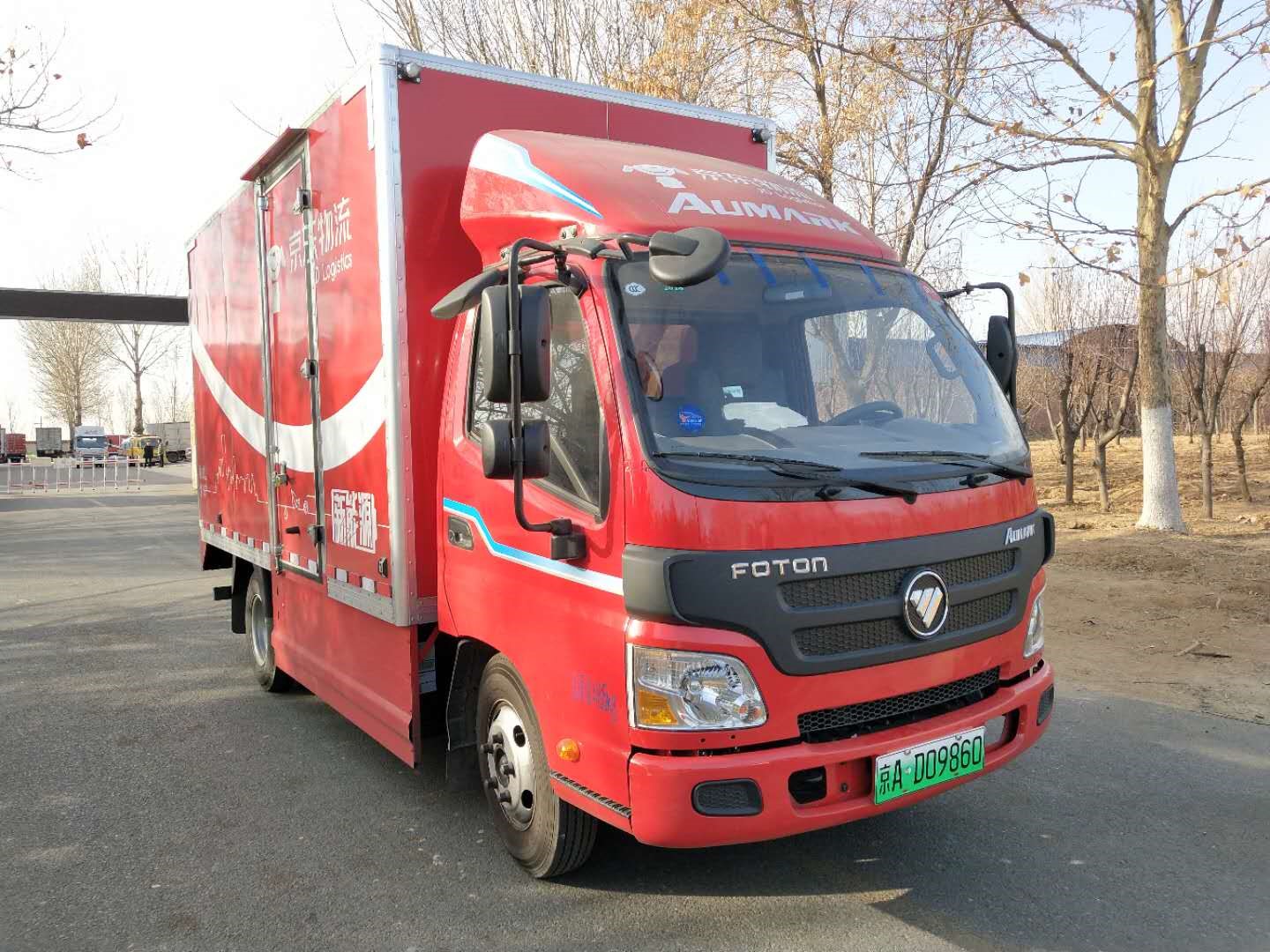 京東物流首張新能源專用京牌亮相 欲全換電動物流車 京東物流首張新能源專用京牌亮相 欲全換電動物流車