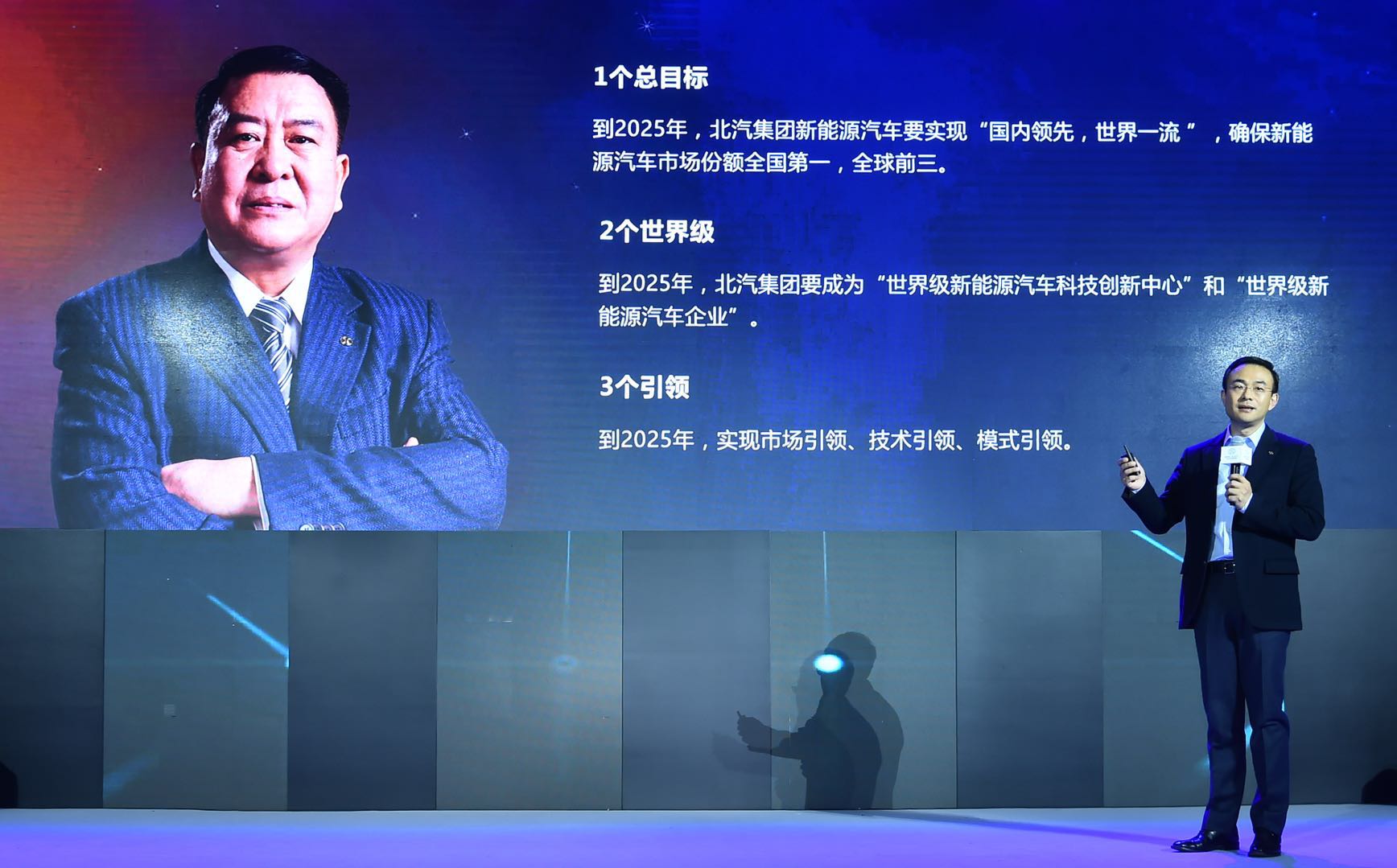 產(chǎn)銷首破10萬+,北汽新能源“引領(lǐng)2025”戰(zhàn)略起錨 產(chǎn)銷首破10萬+,北汽新能源“引領(lǐng)2025”戰(zhàn)略起錨