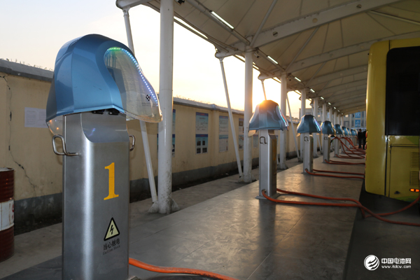 效率高 成本低：潛江銀隆鈦酸鋰純電動公交車與燃油車同等運力