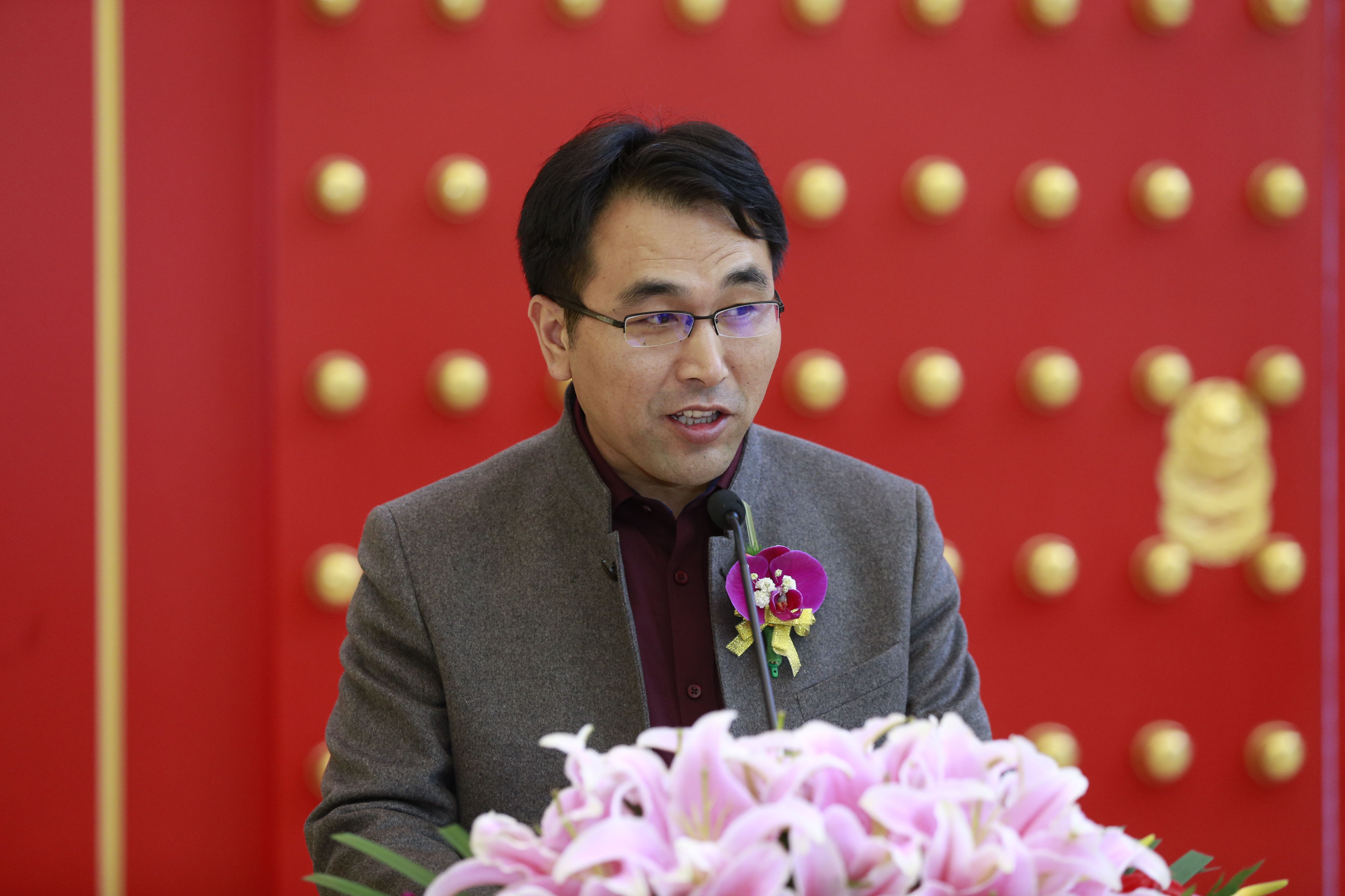 值此新春佳節(jié)來臨之際，我代表天力鋰能恭祝業(yè)界各位同仁在新的一年里，事業(yè)有成，闔家歡樂，身體健康，萬事如意！向關(guān)心支持新能源事業(yè)的各位同仁致以崇高的敬意。