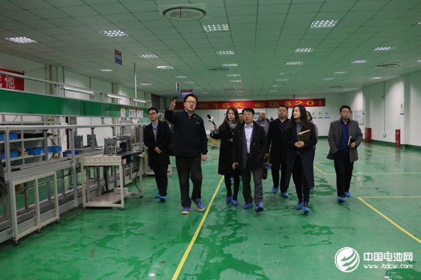 中國鋰電新能源產業鏈調研團一行參觀南京金龍