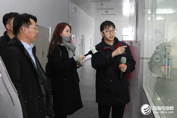 中國(guó)鋰電新能源產(chǎn)業(yè)鏈調(diào)研團(tuán)一行參觀江蘇中航鋰電 中國(guó)鋰電新能源產(chǎn)業(yè)鏈調(diào)研團(tuán)一行參觀江蘇中航鋰電