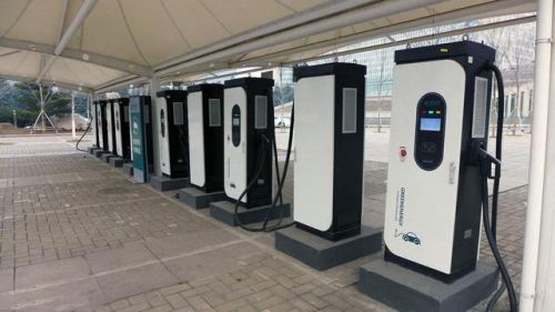 新能源汽車普及剛開始 充電樁收費政策就調了