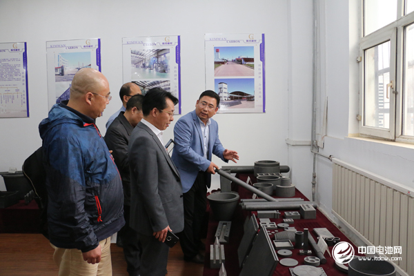 中國鋰電新能源產業鏈調研團一行參觀錦美碳材產品展廳