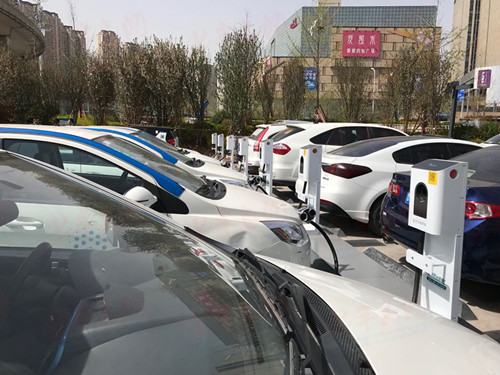 青島首設新能源汽車專用“公共停車區” 40分鐘快速充電