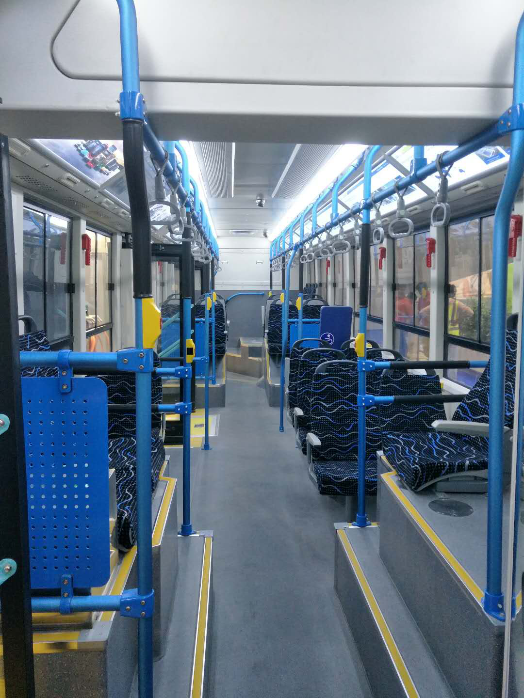 銀隆亮相迪拜交通展 加速拓展海外市場