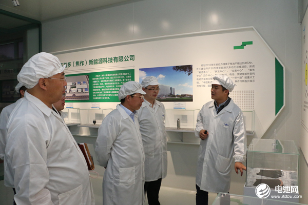 中國鋰電新能源產(chǎn)業(yè)鏈調(diào)研團一行參觀多氟多 中國鋰電新能源產(chǎn)業(yè)鏈調(diào)研團一行參觀多氟多