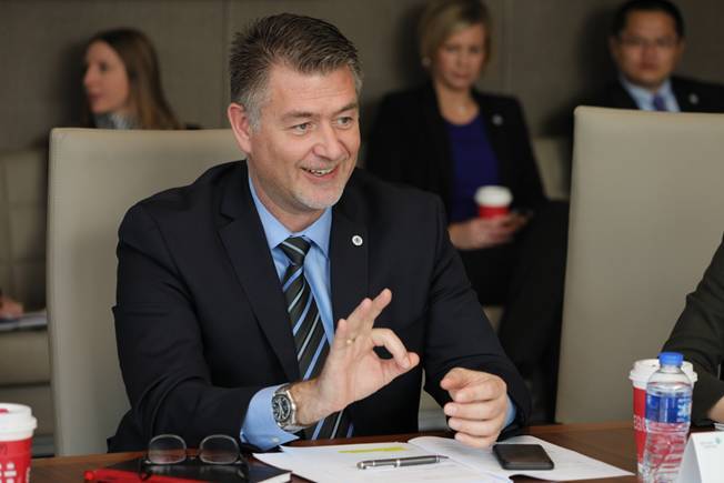 江森自控能源動力全球整車配套業(yè)務總經(jīng)理 康佩德