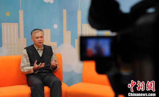 清華大學汽車工程開發研究院常務副院長，汽車安全與節能國家重點實驗室副主任宋健