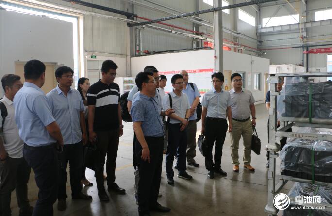 中國鋰電新能源產業鏈調研團一行參觀青島比亞迪總裝車間 中國鋰電新能源產業鏈調研團一行參觀青島比亞迪總裝車間