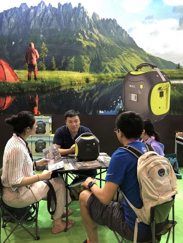 電小二亮相2018亞洲戶外展 展示最新戶外電源系列產(chǎn)品